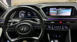 Hyundai Sonata 2021 годаfor15 000 000 тг. в Атырау – фото 2