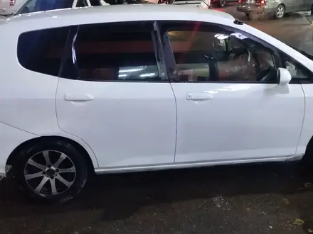 Honda Fit 2002 года за 2 350 000 тг. в Алматы – фото 2