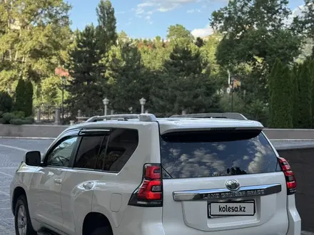 Toyota Land Cruiser Prado 2016 года за 13 900 000 тг. в Алматы – фото 12