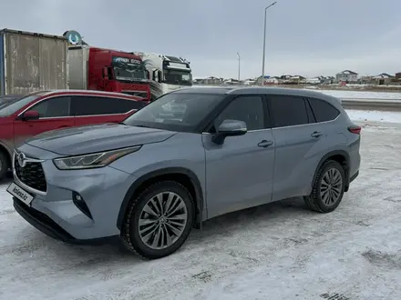 Toyota Highlander 2021 года за 26 000 000 тг. в Караганда