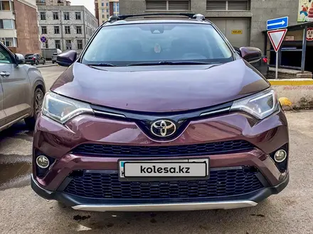 Toyota RAV4 2017 года за 11 200 000 тг. в Астана