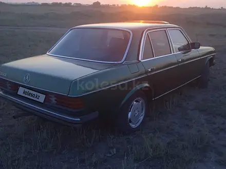 Mercedes-Benz E 200 1982 года за 1 500 000 тг. в Шахтинск – фото 5