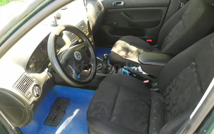 Volkswagen Golf 1997 годаүшін1 300 000 тг. в Астана