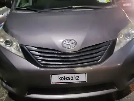 Toyota Sienna 2014 года за 5 300 000 тг. в Атырау