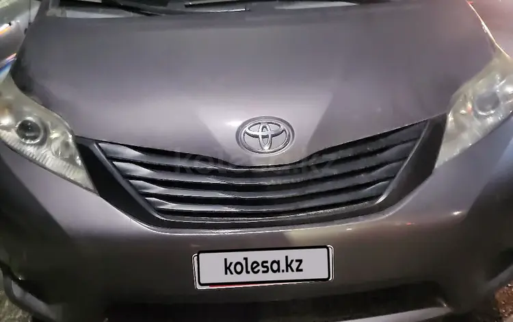 Toyota Sienna 2014 годаүшін5 300 000 тг. в Атырау