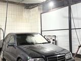 Mercedes-Benz C 180 1994 года за 1 400 000 тг. в Астана