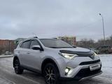 Toyota RAV4 2017 годаүшін11 500 000 тг. в Актобе – фото 2