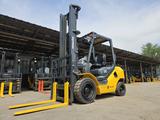 Komatsu  FG30C-17 бензин, 4.5м, 3 тонны, смещение каретки 2015 года за 9 950 000 тг. в Алматы