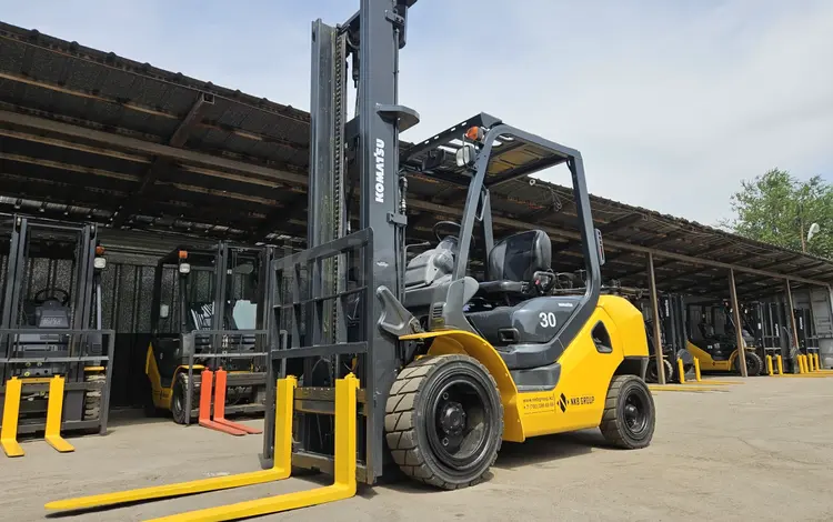 Komatsu  FG30C-17 бензин, 4.5м, 3 тонны, смещение каретки 2015 года за 9 950 000 тг. в Алматы