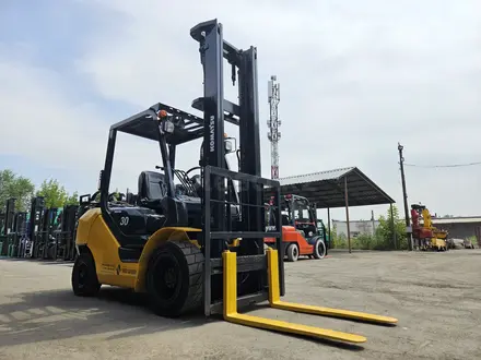 Komatsu  FG30C-17 бензин, 4.5м, 3 тонны, смещение каретки 2015 года за 9 950 000 тг. в Алматы – фото 4