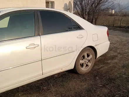 Toyota Camry 2003 года за 4 000 000 тг. в Есик – фото 2