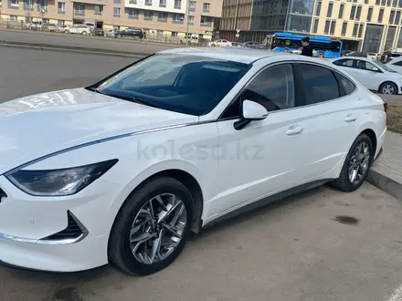 Hyundai Sonata 2020 года за 10 000 000 тг. в Астана – фото 2