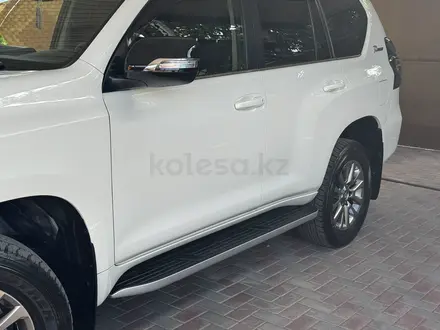 Toyota Land Cruiser Prado 2019 года за 22 800 000 тг. в Алматы – фото 11