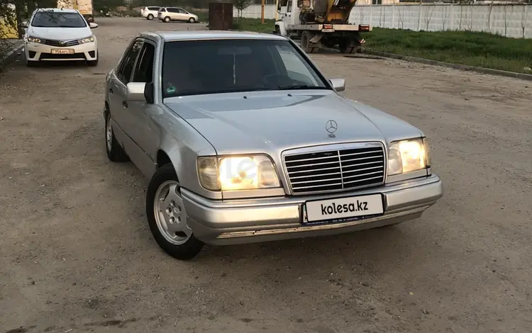 Mercedes-Benz E 200 1994 годаүшін2 000 000 тг. в Алматы