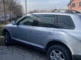Volkswagen Touareg 2004 года за 4 000 000 тг. в Шымкент – фото 2