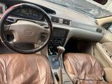 Toyota Camry 1998 года за 3 000 000 тг. в Караганда – фото 5