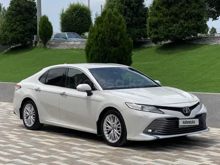 Toyota Camry 2018 года за 13 500 000 тг. в Шымкент – фото 8