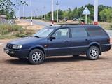 Volkswagen Passat 1994 года за 1 550 000 тг. в Уральск – фото 4