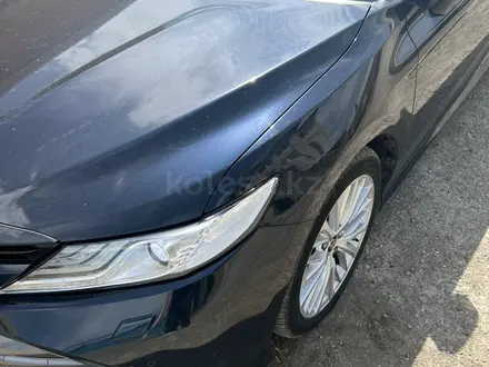 Toyota Camry 2020 года за 16 500 000 тг. в Атырау – фото 2