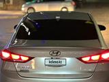 Hyundai Elantra 2018 года за 6 300 000 тг. в Актау – фото 2