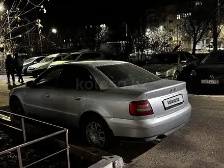 Audi A4 2000 года за 1 400 000 тг. в Уральск – фото 2