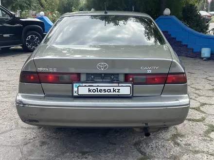 Toyota Camry 1997 года за 3 100 000 тг. в Алматы – фото 2