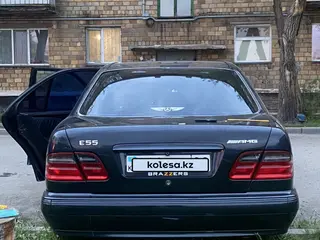 Mercedes-Benz E 320