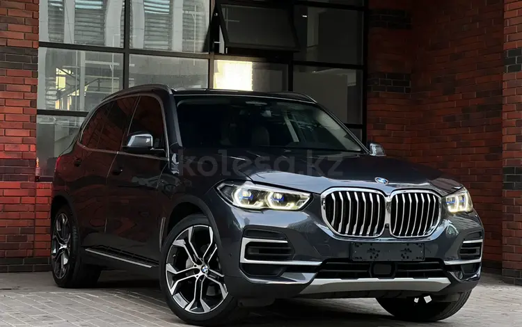 BMW X5 2021 года за 35 000 000 тг. в Астана