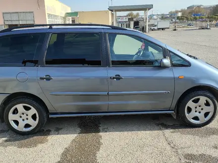 Ford Galaxy 1997 года за 2 500 000 тг. в Жанатас – фото 2