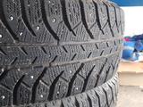Шипованую зимнию резину за 80 000 тг. в Алматы – фото 2