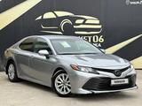 Toyota Camry 2019 года за 11 300 000 тг. в Атырау – фото 3