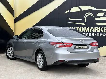 Toyota Camry 2019 года за 11 300 000 тг. в Атырау – фото 4