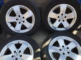 Шины с дисками 225/55/R16 на Мерседес Е211 за 150 000 тг. в Алматы