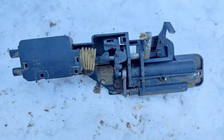 Ручка багажника Мерседес Мл320 163 за 10 000 тг. в Алматы