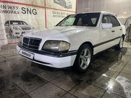 Mercedes-Benz C 180 1995 года за 1 400 000 тг. в Астана – фото 2