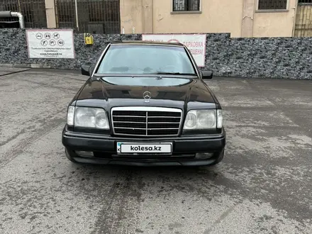 Mercedes-Benz E 320 1993 года за 2 400 000 тг. в Алматы