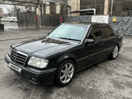 Mercedes-Benz E 320 1993 года за 2 400 000 тг. в Алматы – фото 6
