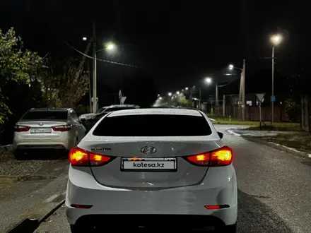 Hyundai Elantra 2015 года за 5 950 000 тг. в Шымкент – фото 3