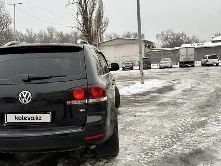 Volkswagen Touareg 2007 года за 6 500 000 тг. в Алматы – фото 5