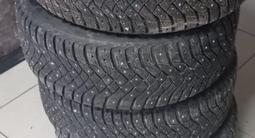 Комплект шины с дисками Goodyear за 190 000 тг. в Усть-Каменогорск