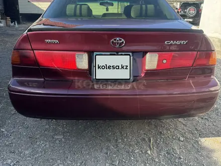 Toyota Camry 1997 года за 2 800 000 тг. в Семей – фото 6