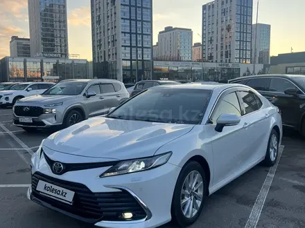 Toyota Camry 2023 года за 16 000 000 тг. в Астана