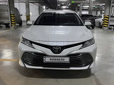 Toyota Camry 2019 года за 16 500 000 тг. в Астана