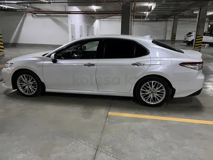 Toyota Camry 2019 года за 16 500 000 тг. в Астана – фото 4