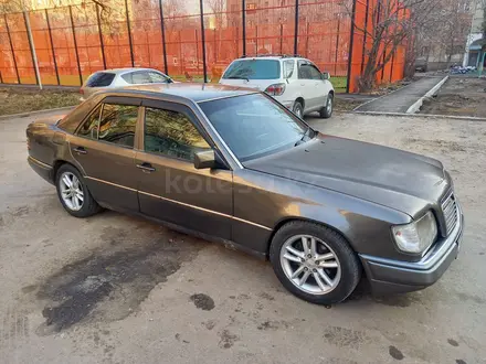 Mercedes-Benz E 320 1994 года за 2 100 000 тг. в Алматы – фото 2