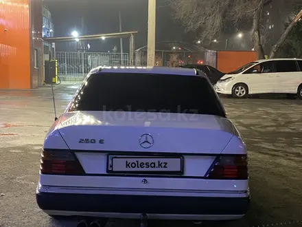 Mercedes-Benz E 260 1990 года за 1 600 000 тг. в Талдыкорган – фото 4