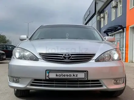 Toyota Camry 2004 года за 5 800 000 тг. в Уральск – фото 2