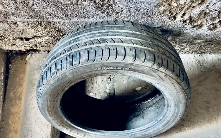 Осталась 1 летняя шина Viatti 255/45/18 за 19 990 тг. в Астана