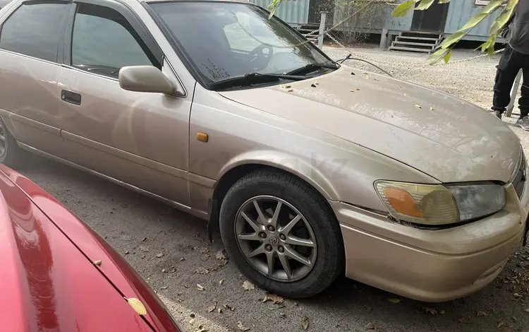 Toyota Camry 2001 годаүшін2 650 000 тг. в Алматы