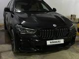 BMW X6 2022 года за 55 000 000 тг. в Караганда – фото 2